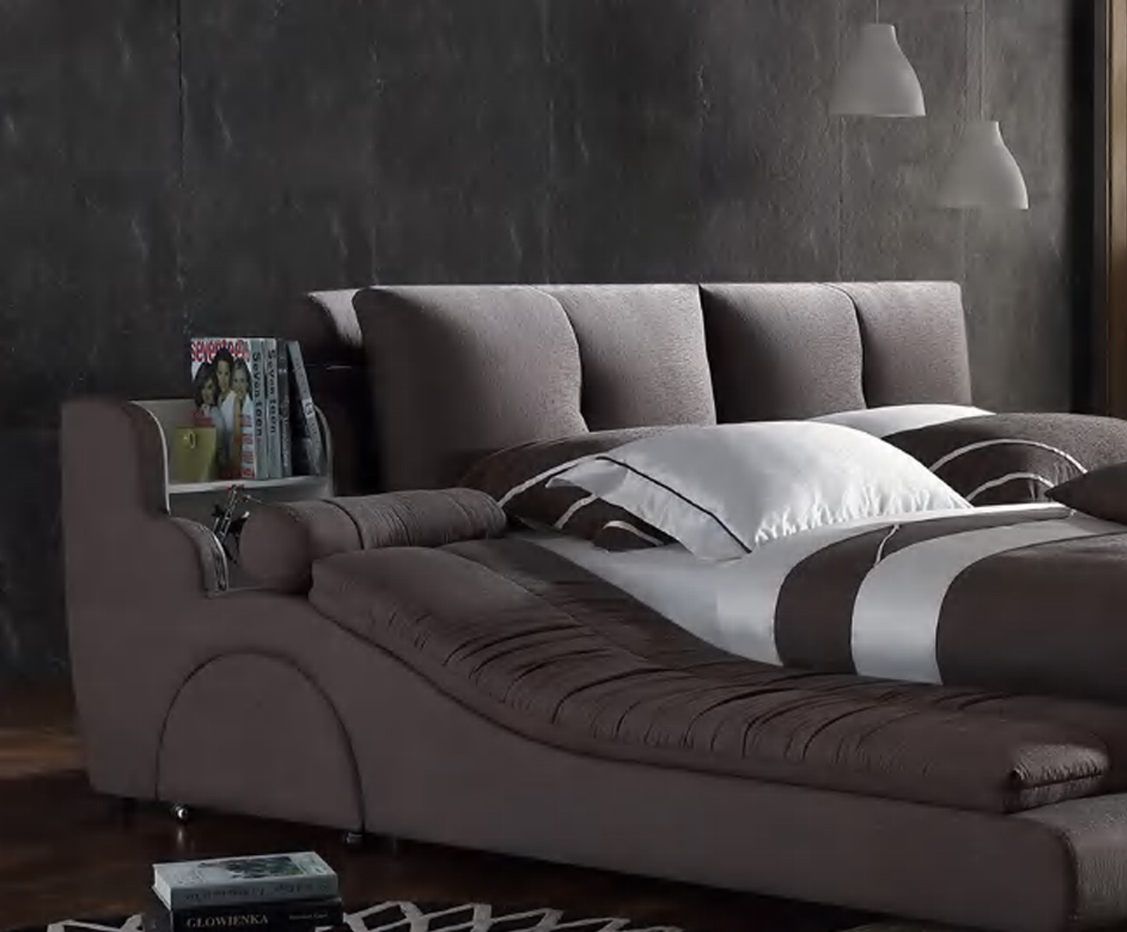 Ultramodern Wingback Bed with Contemporary Elegance, DFUP 4100 02