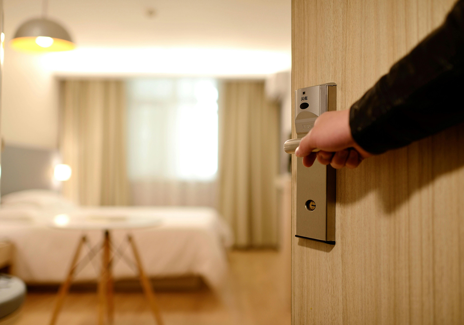 How to Choose Hotel Furniture That Enhances the Guest Experience and Boosts Reviews